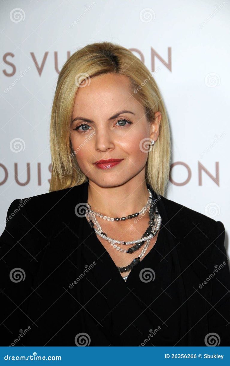 FamousPeopleFacts - Mena Suvari