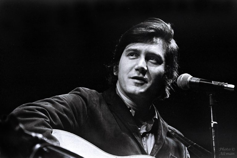 FamousPeopleFacts - Phil Ochs