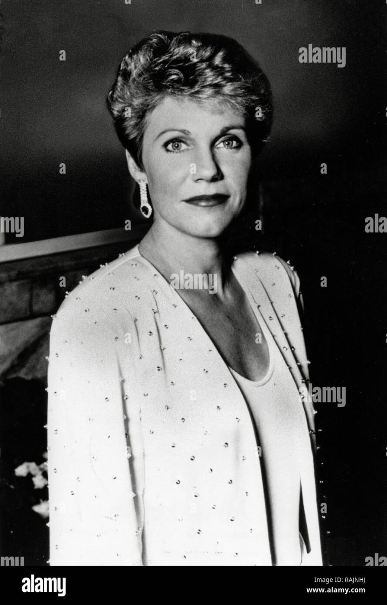 FamousPeopleFacts - Anne Murray