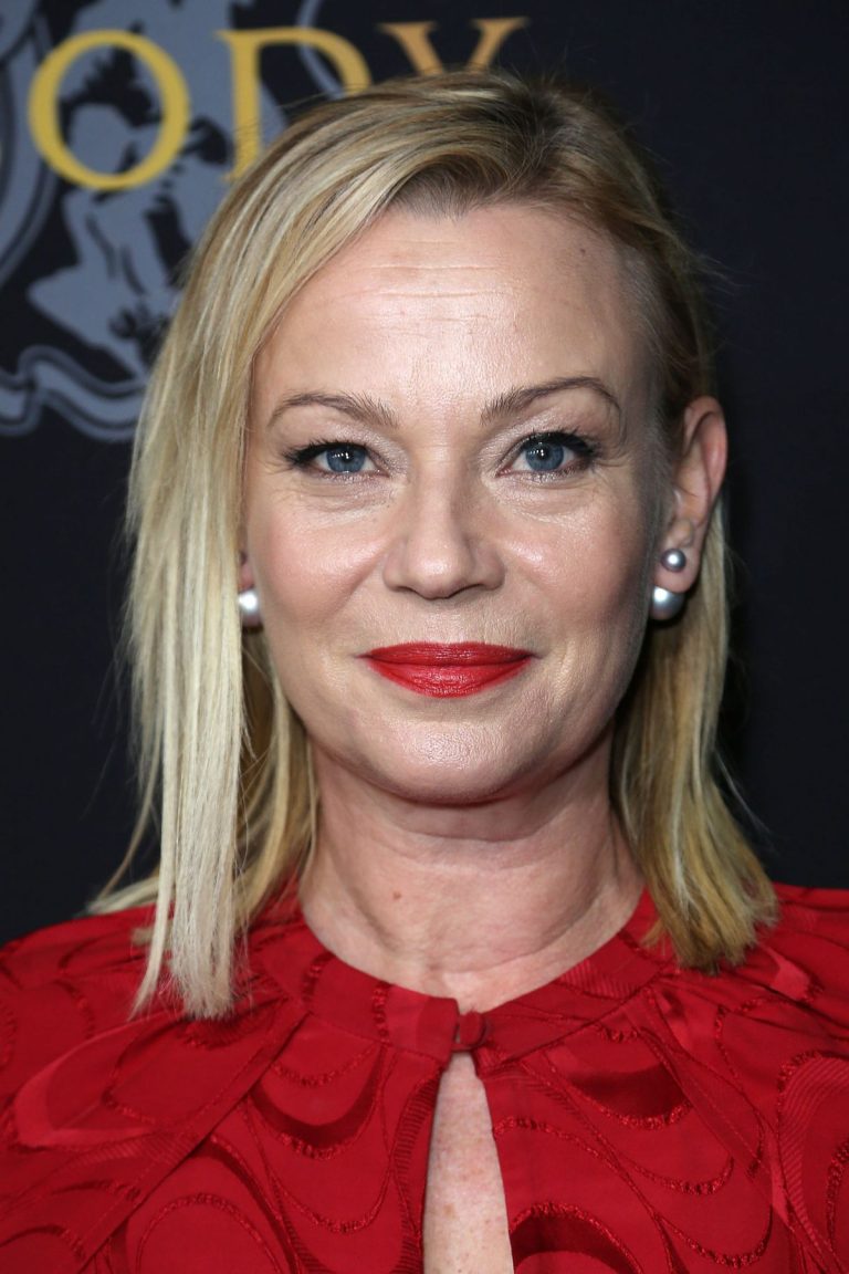 FamousPeopleFacts - Samantha Mathis