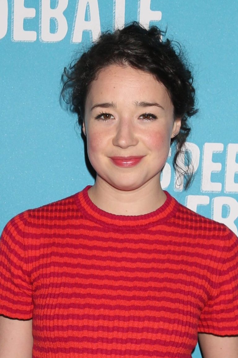 FamousPeopleFacts - Sarah Steele