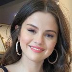 FamousPeopleFacts - Selena Gomez