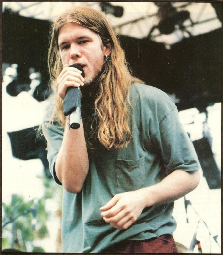 FamousPeopleFacts - Shannon Hoon