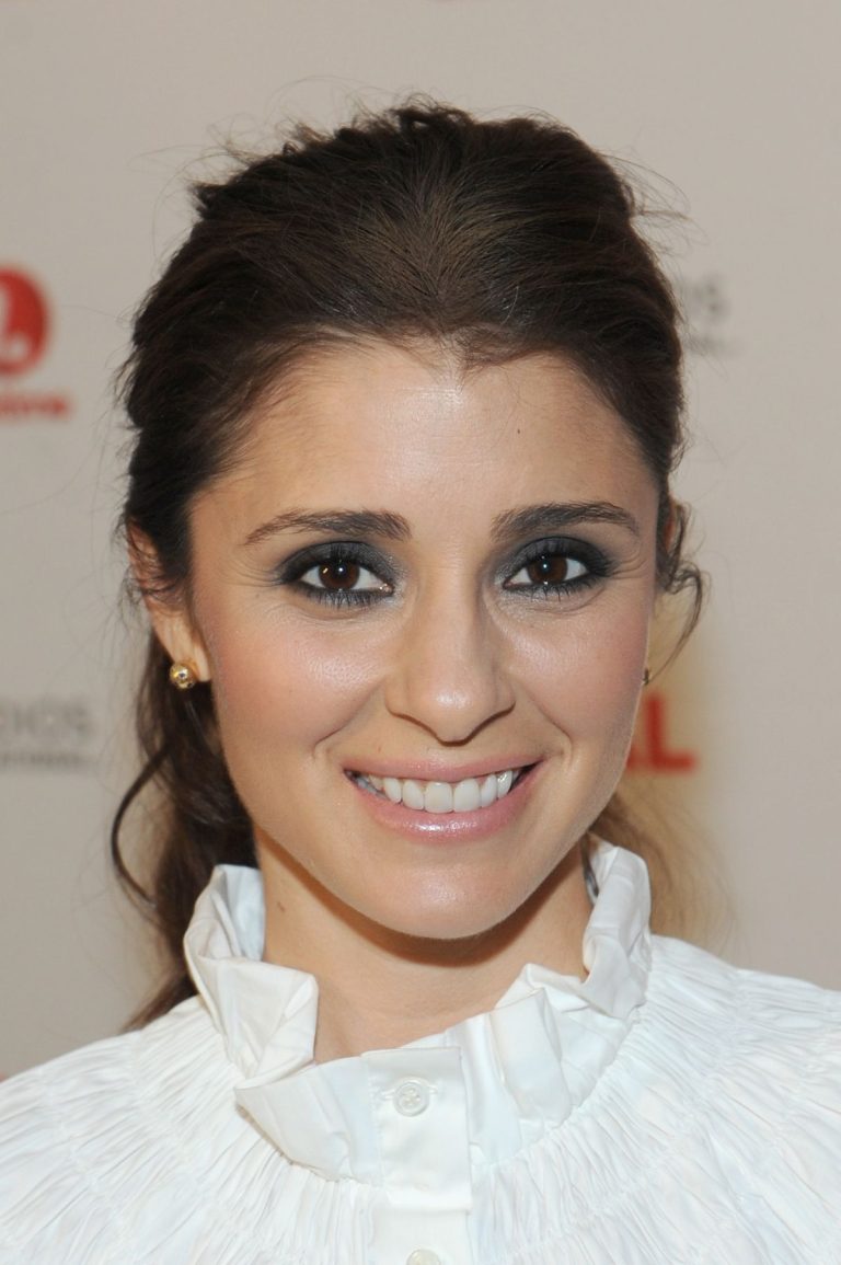 FamousPeopleFacts - Shiri Appleby