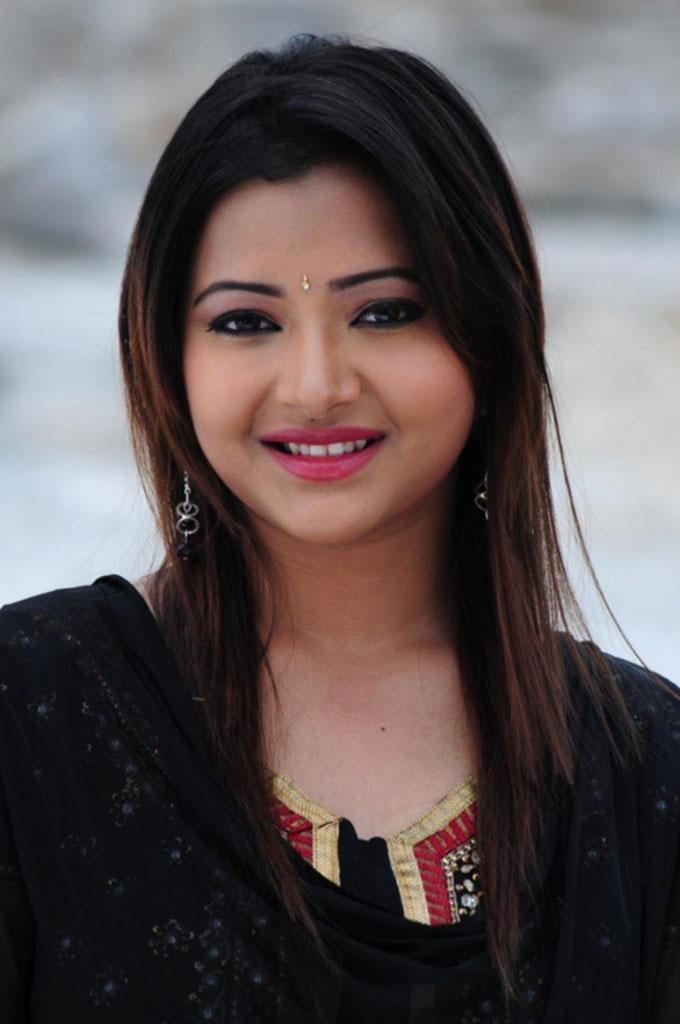 FamousPeopleFacts - Shweta Basu Prasad