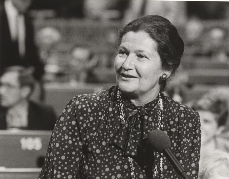 FamousPeopleFacts - Simone Veil