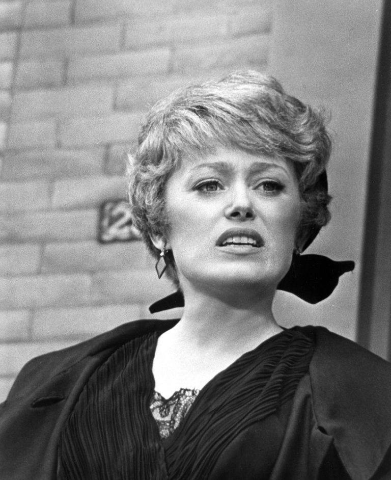 FamousPeopleFacts - Rue McClanahan