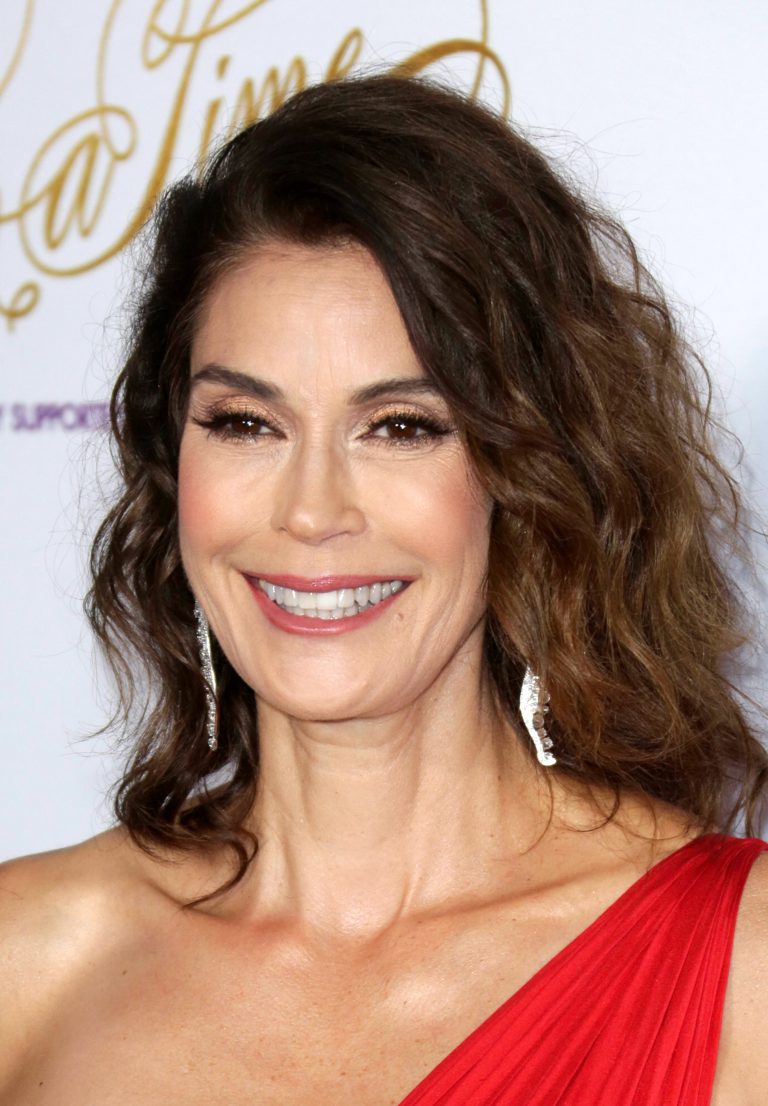 FamousPeopleFacts - Teri Hatcher