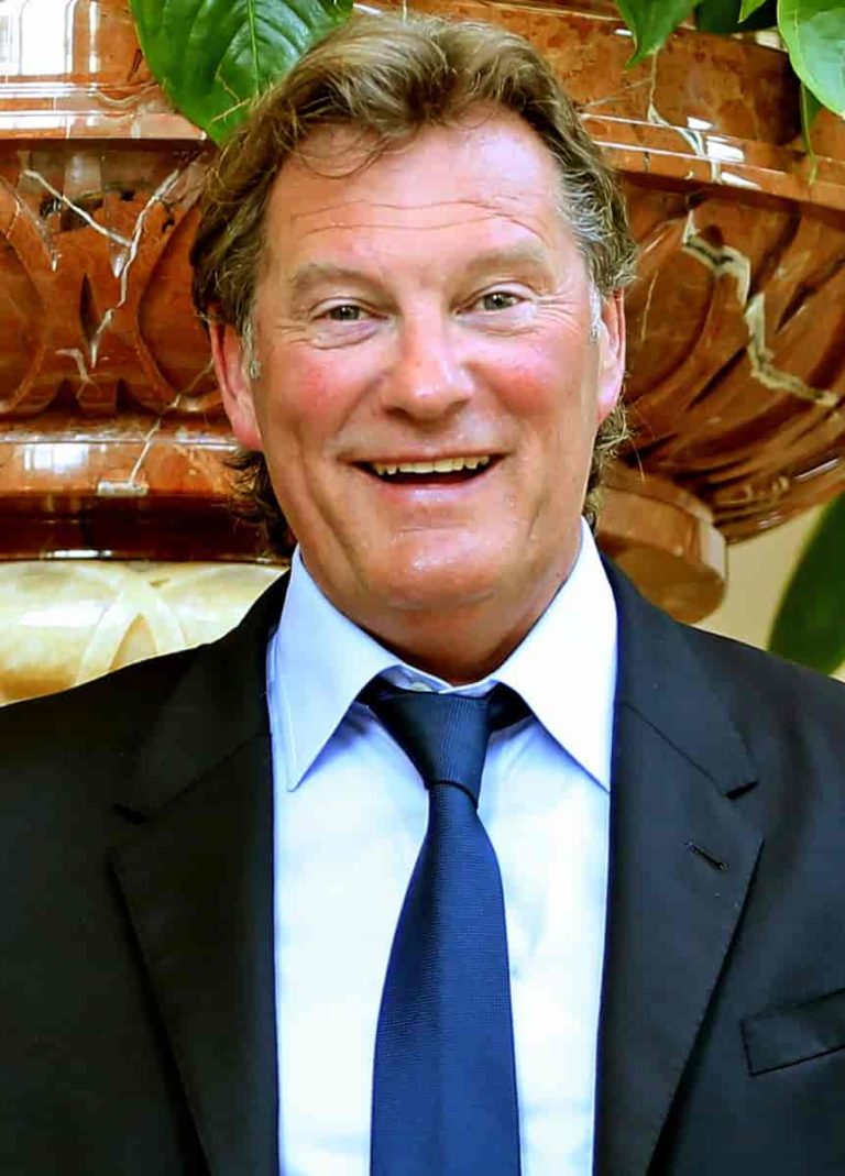 FamousPeopleFacts - Glenn Hoddle