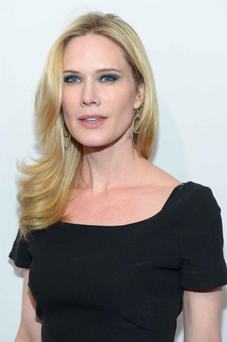 FamousPeopleFacts - Stephanie March