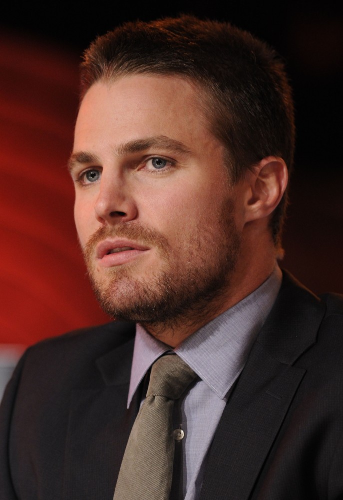 FamousPeopleFacts - Stephen Amell