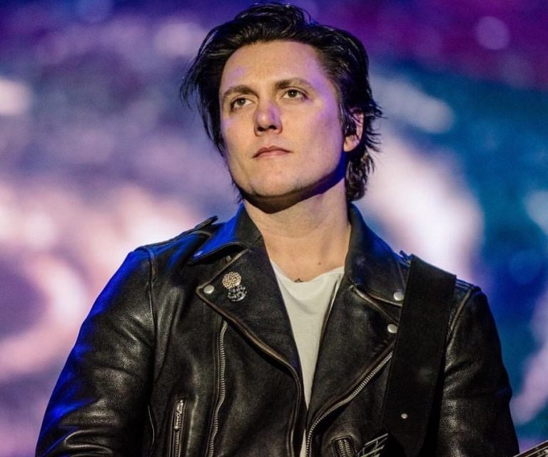 FamousPeopleFacts - Synyster Gates