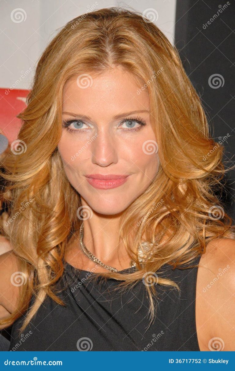 FamousPeopleFacts - Tricia Helfer