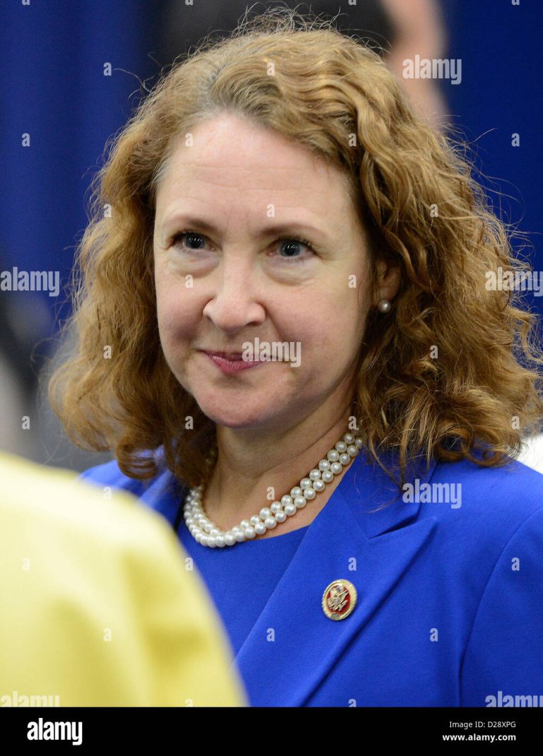 FamousPeopleFacts - Elizabeth Esty