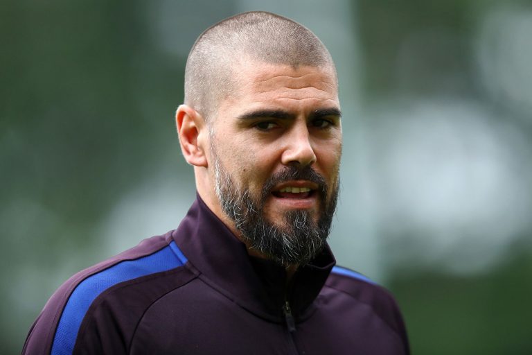 FamousPeopleFacts - Victor Valdes