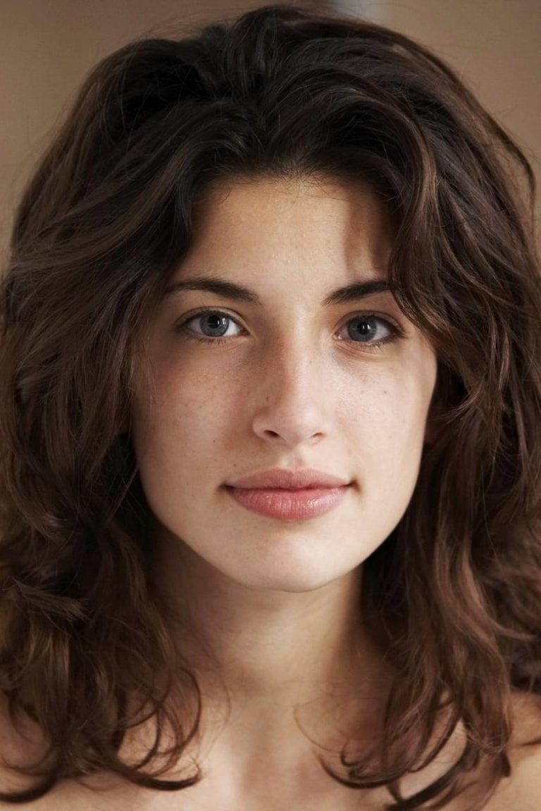 FamousPeopleFacts - Tania Raymonde