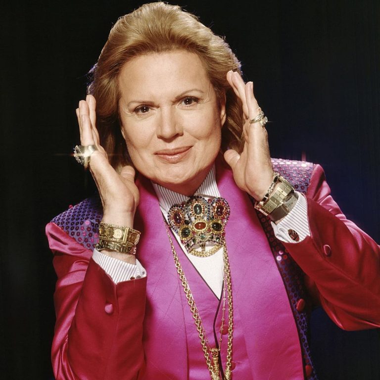 FamousPeopleFacts - Walter Mercado