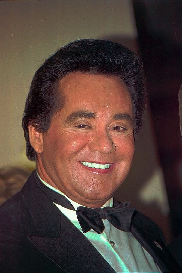 FamousPeopleFacts - Wayne Newton