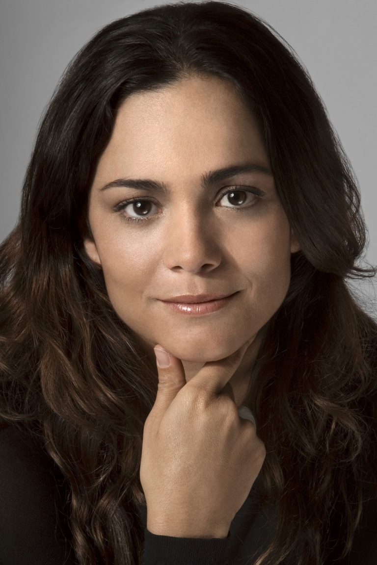 FamousPeopleFacts - Alice Braga